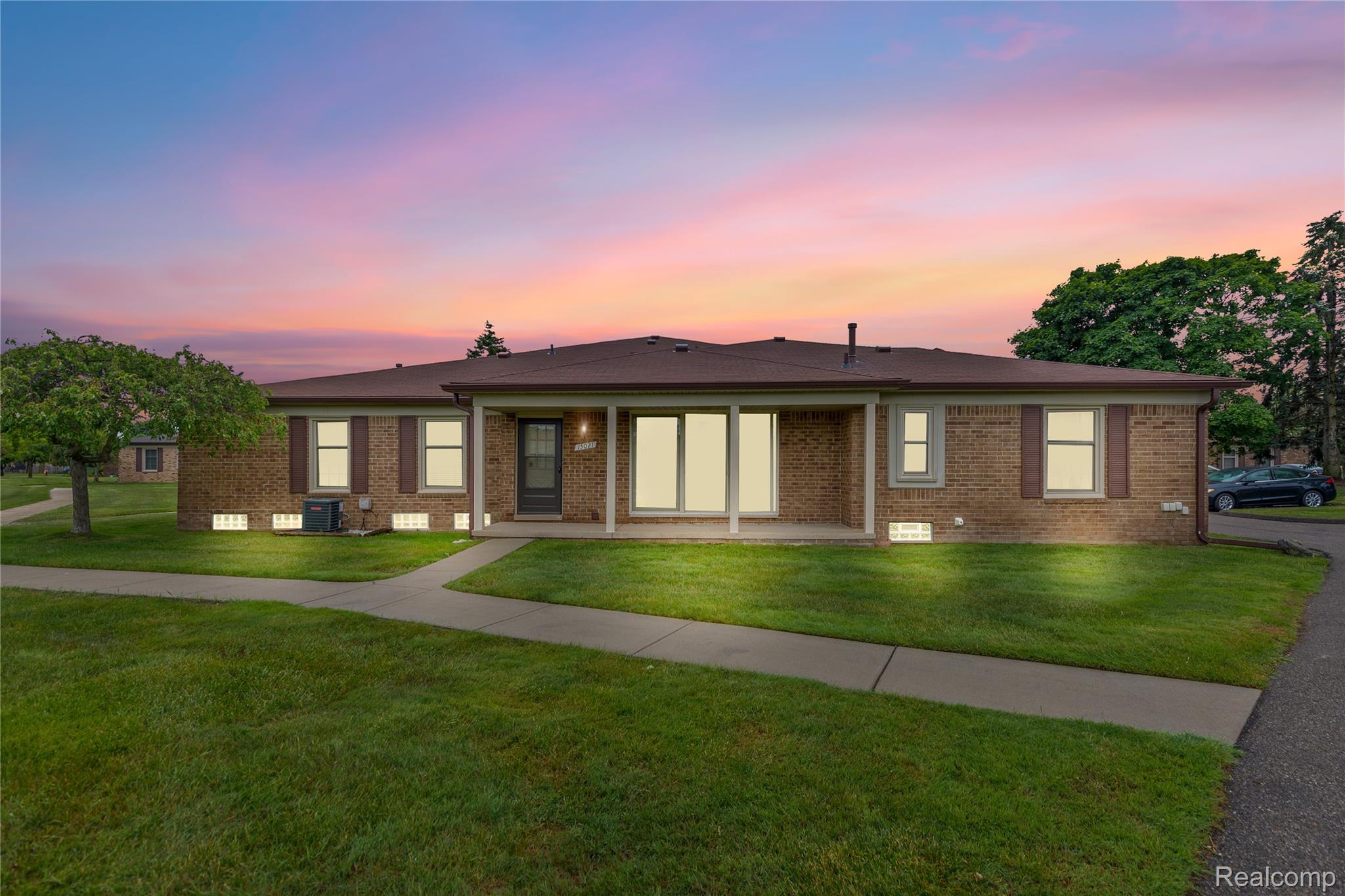 Shelby Charter Township, Michigan 48315, United States, 2 Bedrooms Bedrooms, ,2 BathroomsBathrooms,Residential,Pending,157912