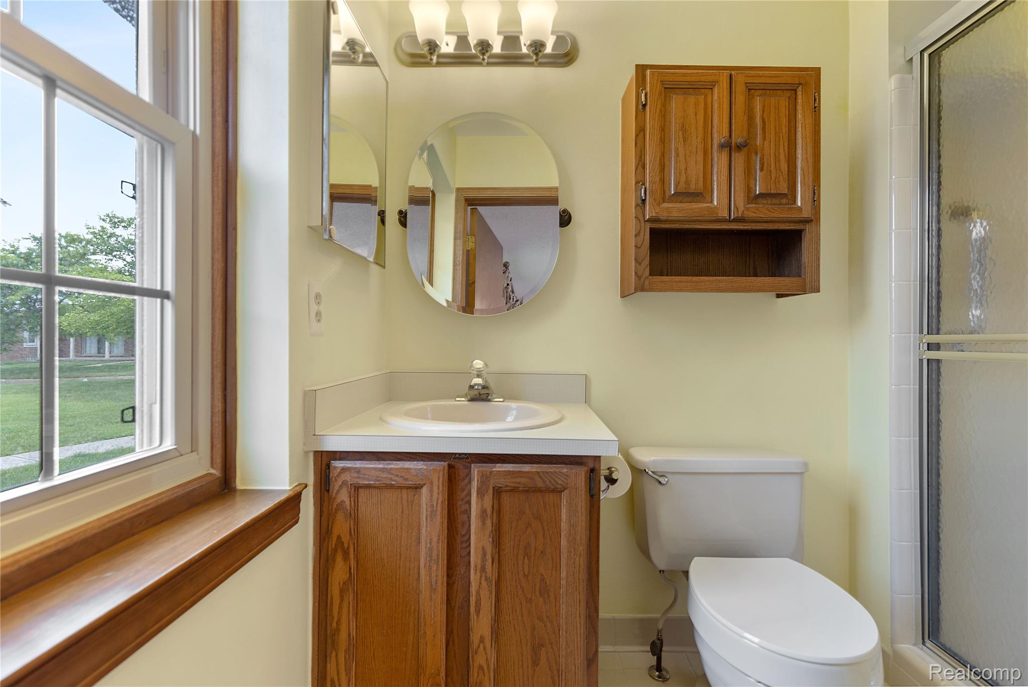 Shelby Charter Township, Michigan 48315, United States, 2 Bedrooms Bedrooms, ,2 BathroomsBathrooms,Residential,Pending,157912