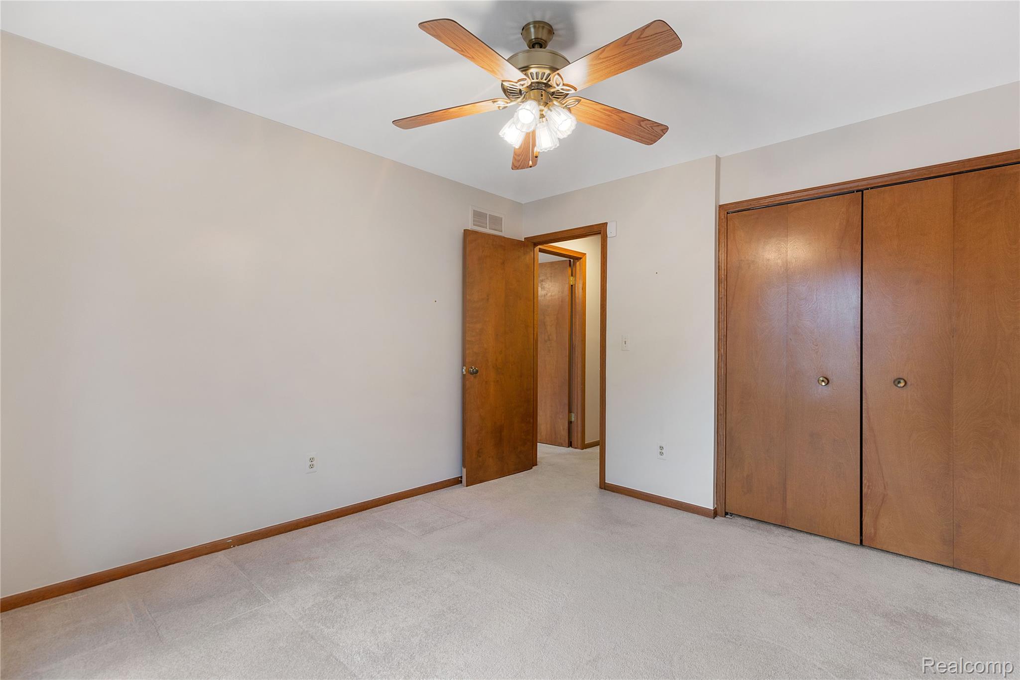 Shelby Charter Township, Michigan 48315, United States, 2 Bedrooms Bedrooms, ,2 BathroomsBathrooms,Residential,Pending,157912