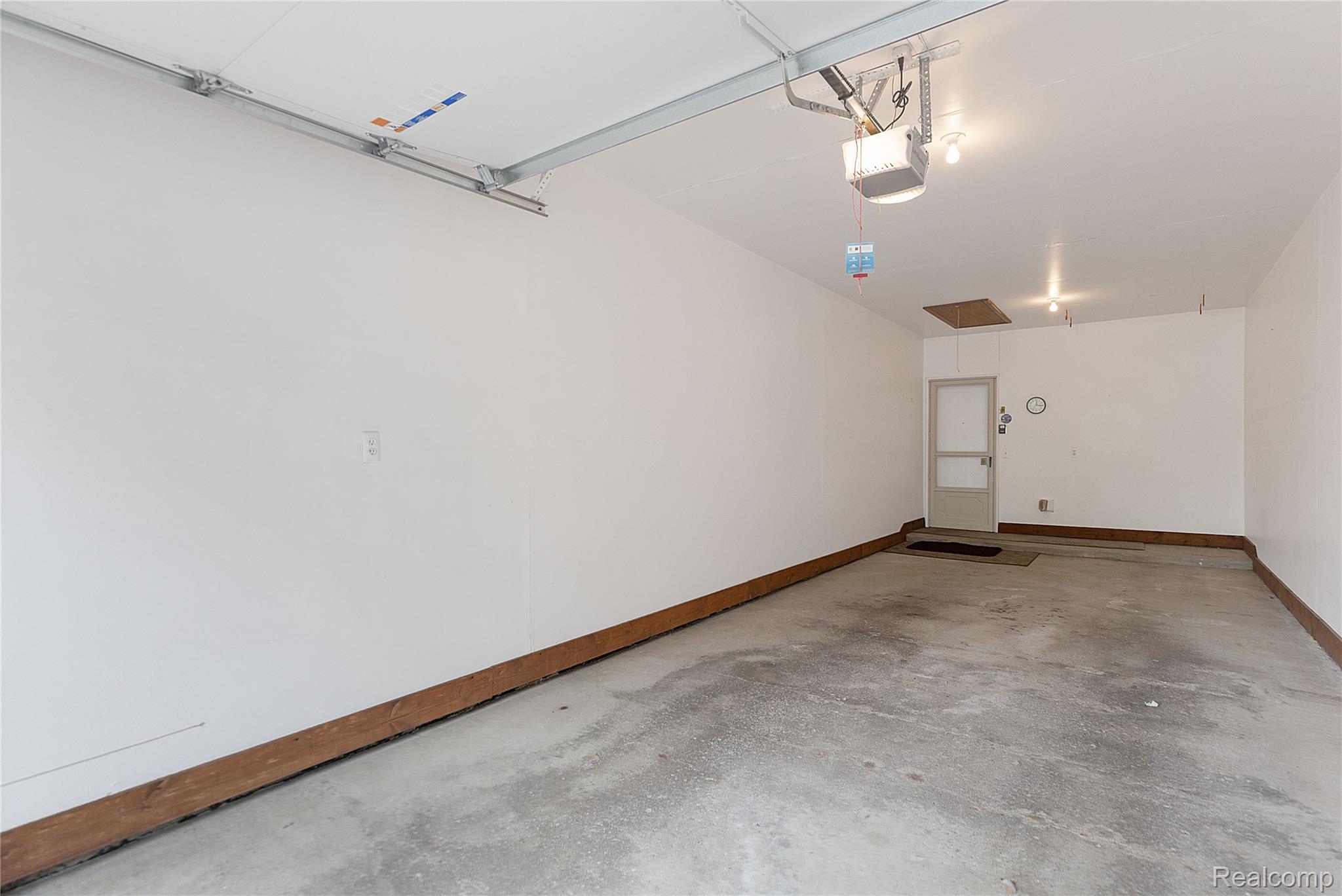 Shelby Charter Township, Michigan 48315, United States, 2 Bedrooms Bedrooms, ,2 BathroomsBathrooms,Residential,Pending,157912