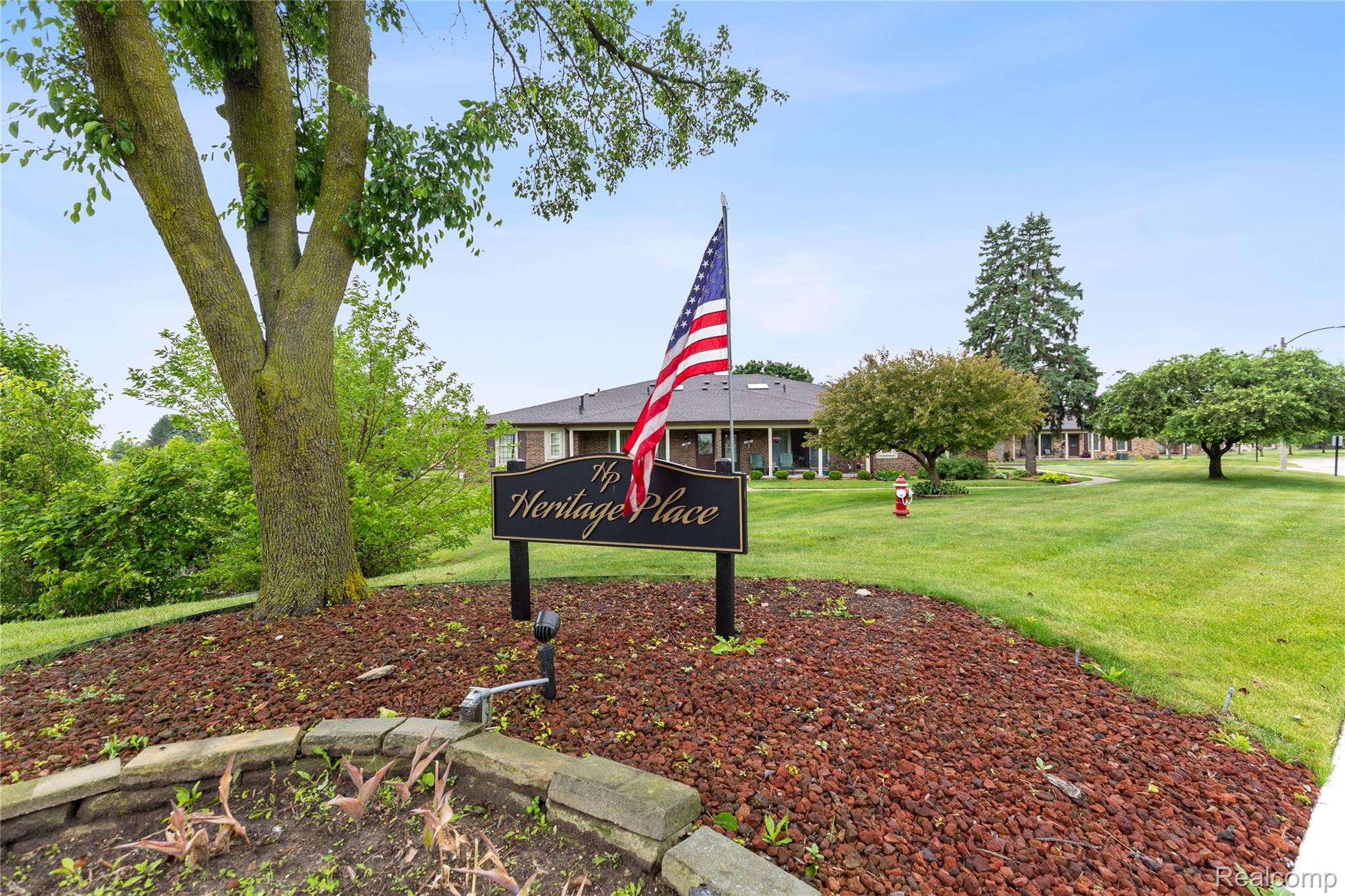 Shelby Charter Township, Michigan 48315, United States, 2 Bedrooms Bedrooms, ,2 BathroomsBathrooms,Residential,Pending,157912