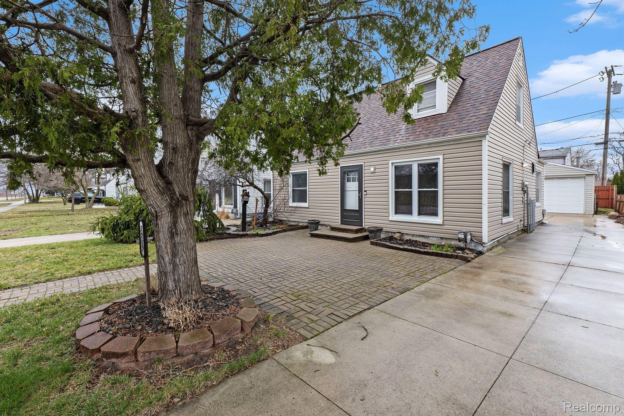 2217 E 10 MILE Road