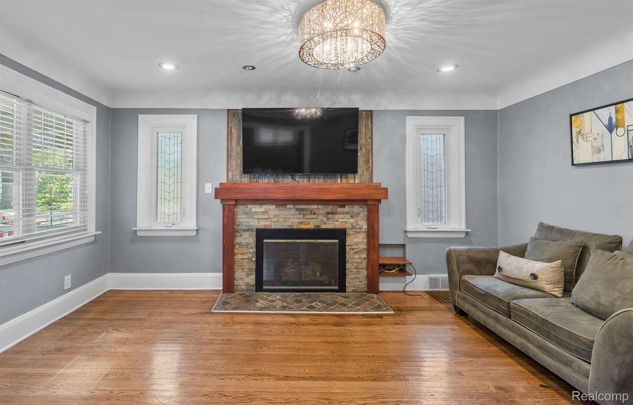 615 E 5TH Street