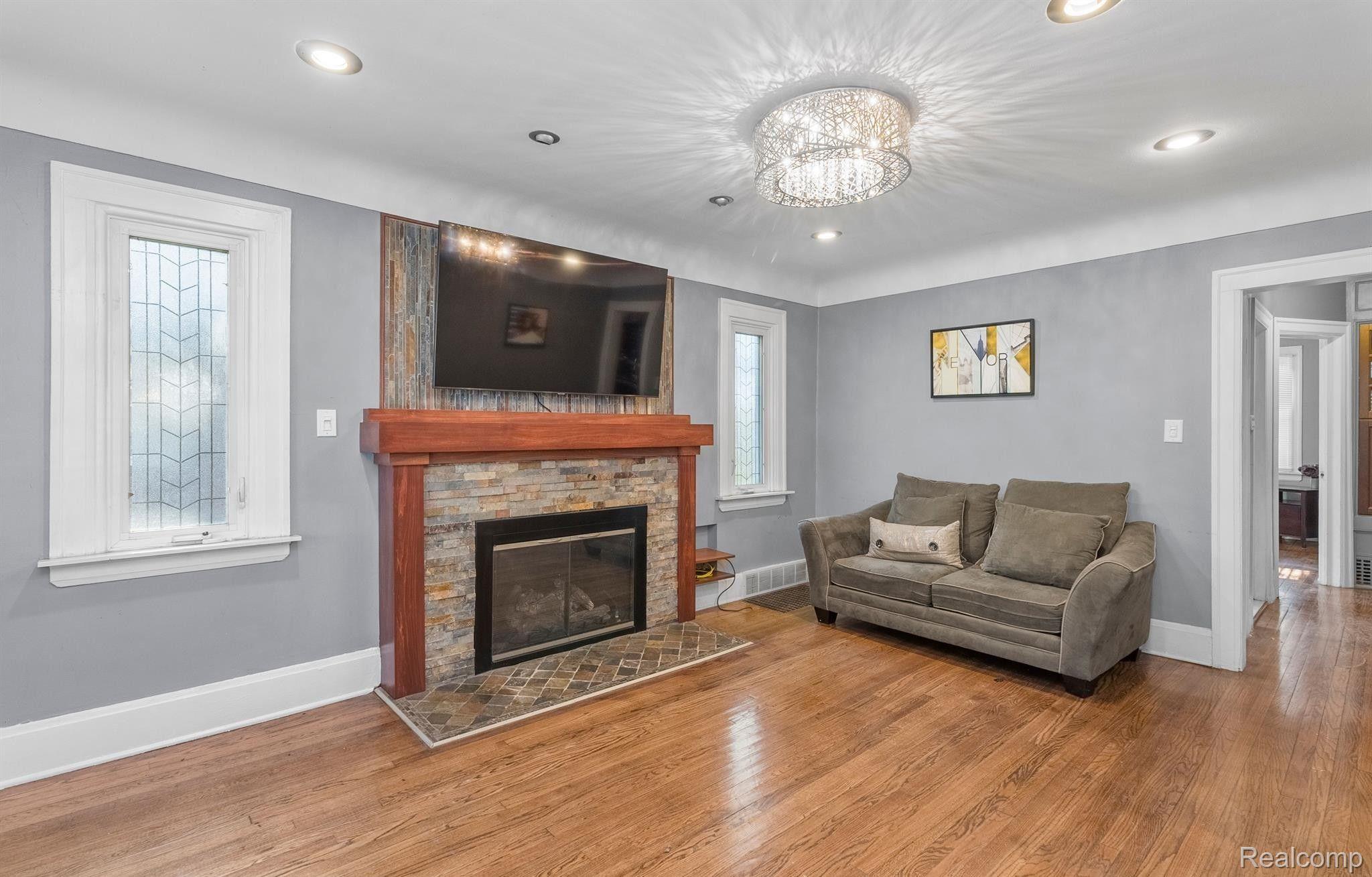 615 E 5TH Street
