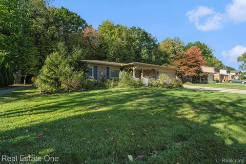 5761 Bingham Drive Troy City MI 48085