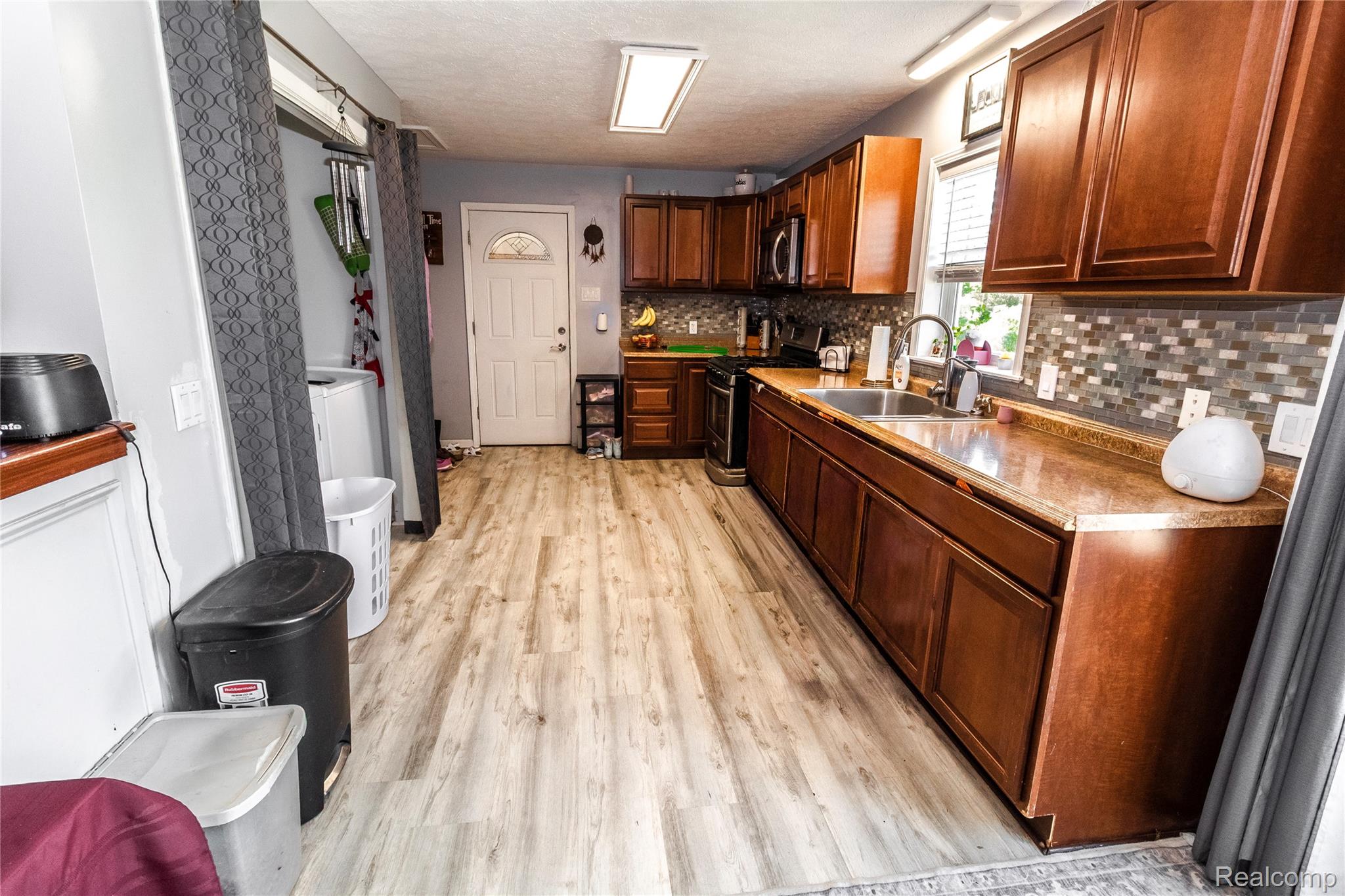 1872 Lonsberry Drive