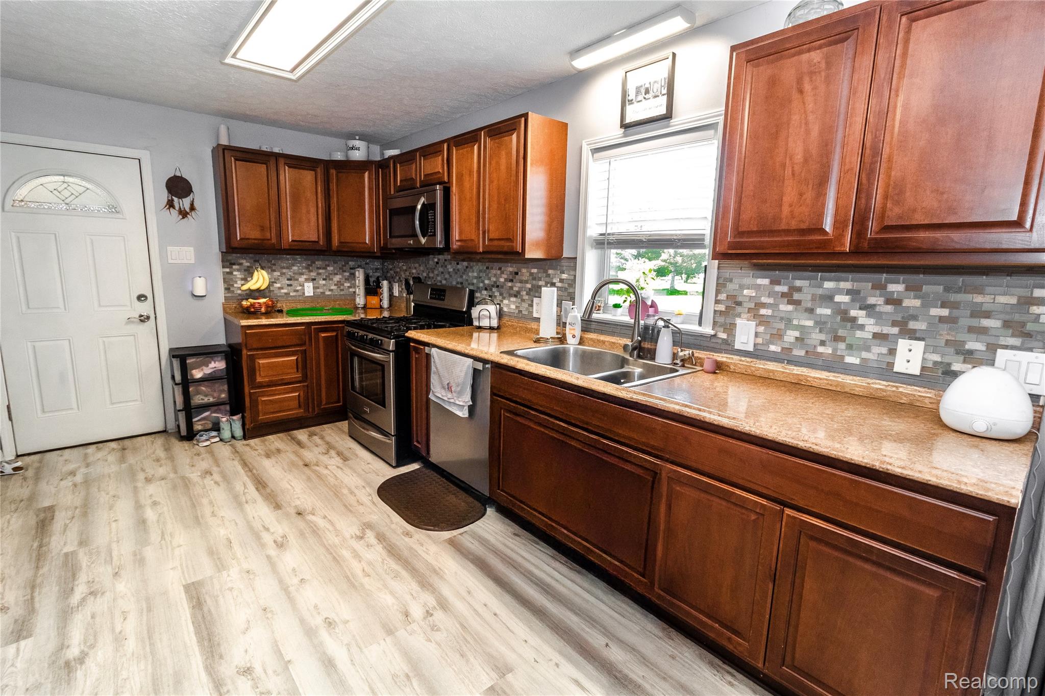 1872 Lonsberry Drive