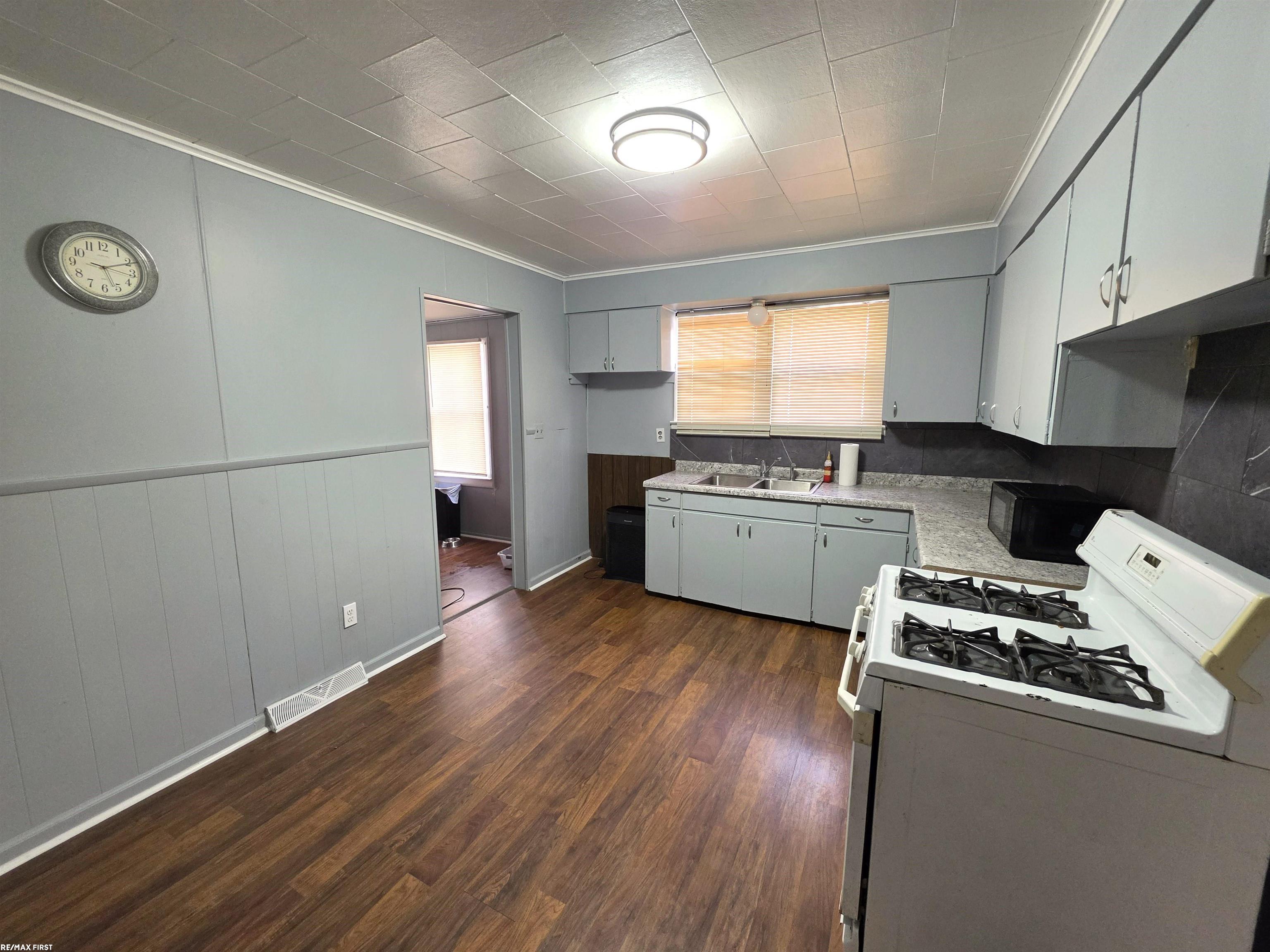 3471 Los Angeles Avenue