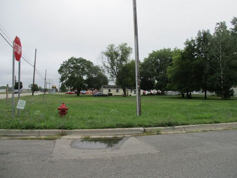 1528 E Superior Street Alma City MI 48801