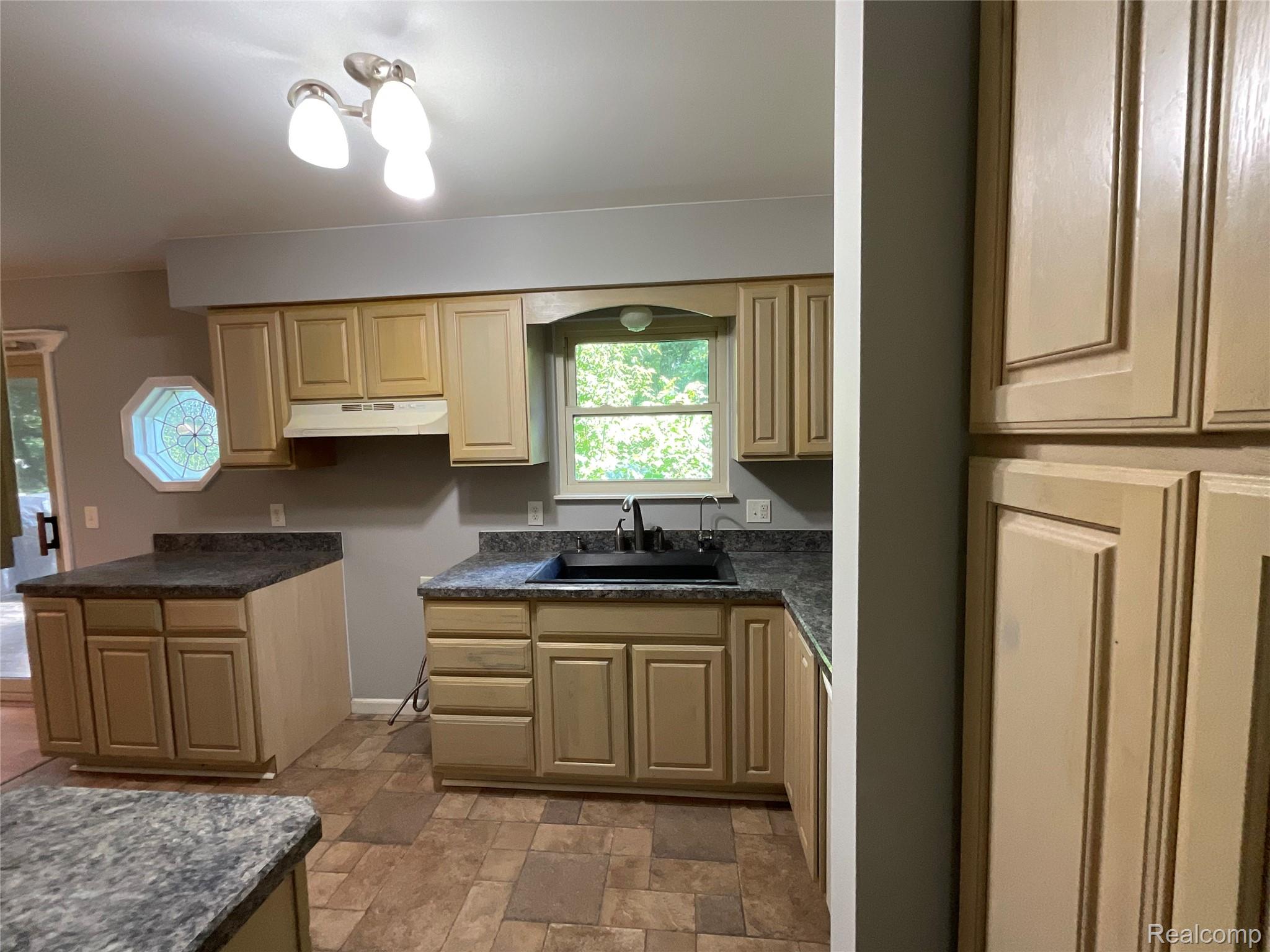 942 Angle Road