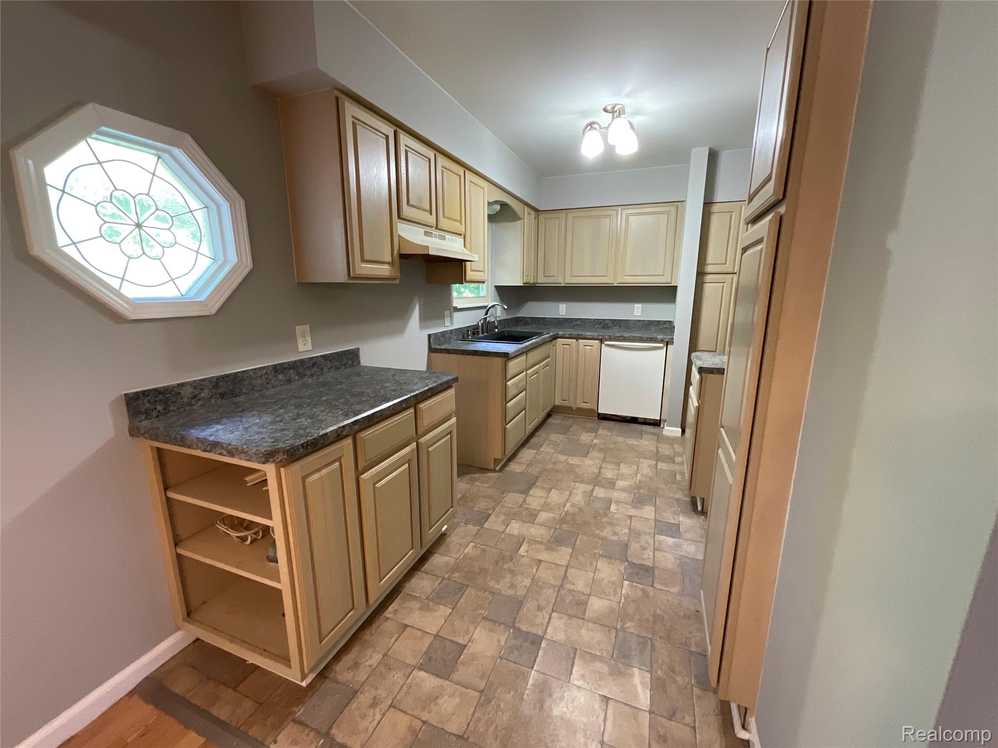 942 Angle Road