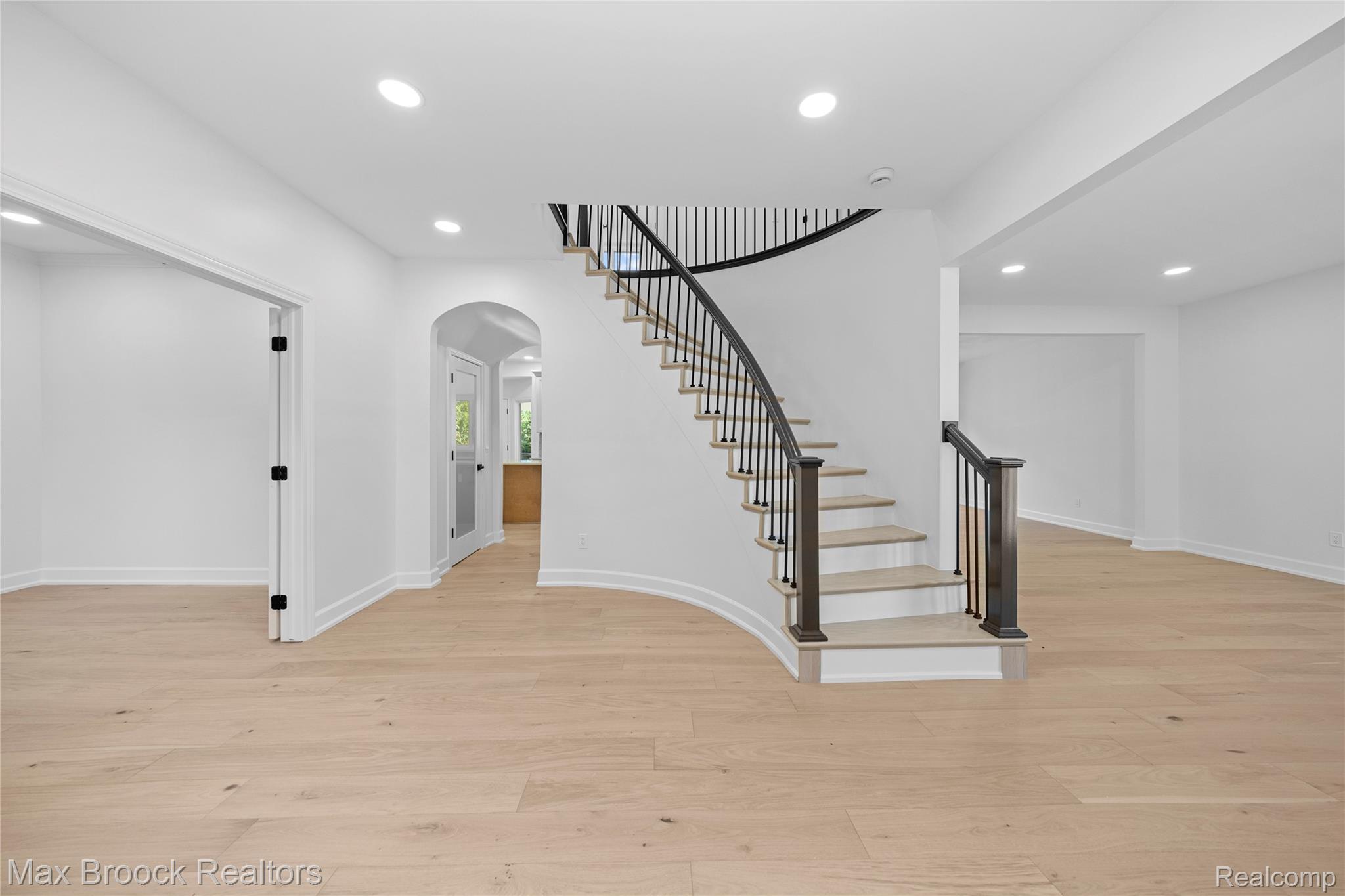 7219 Oakwood Drive