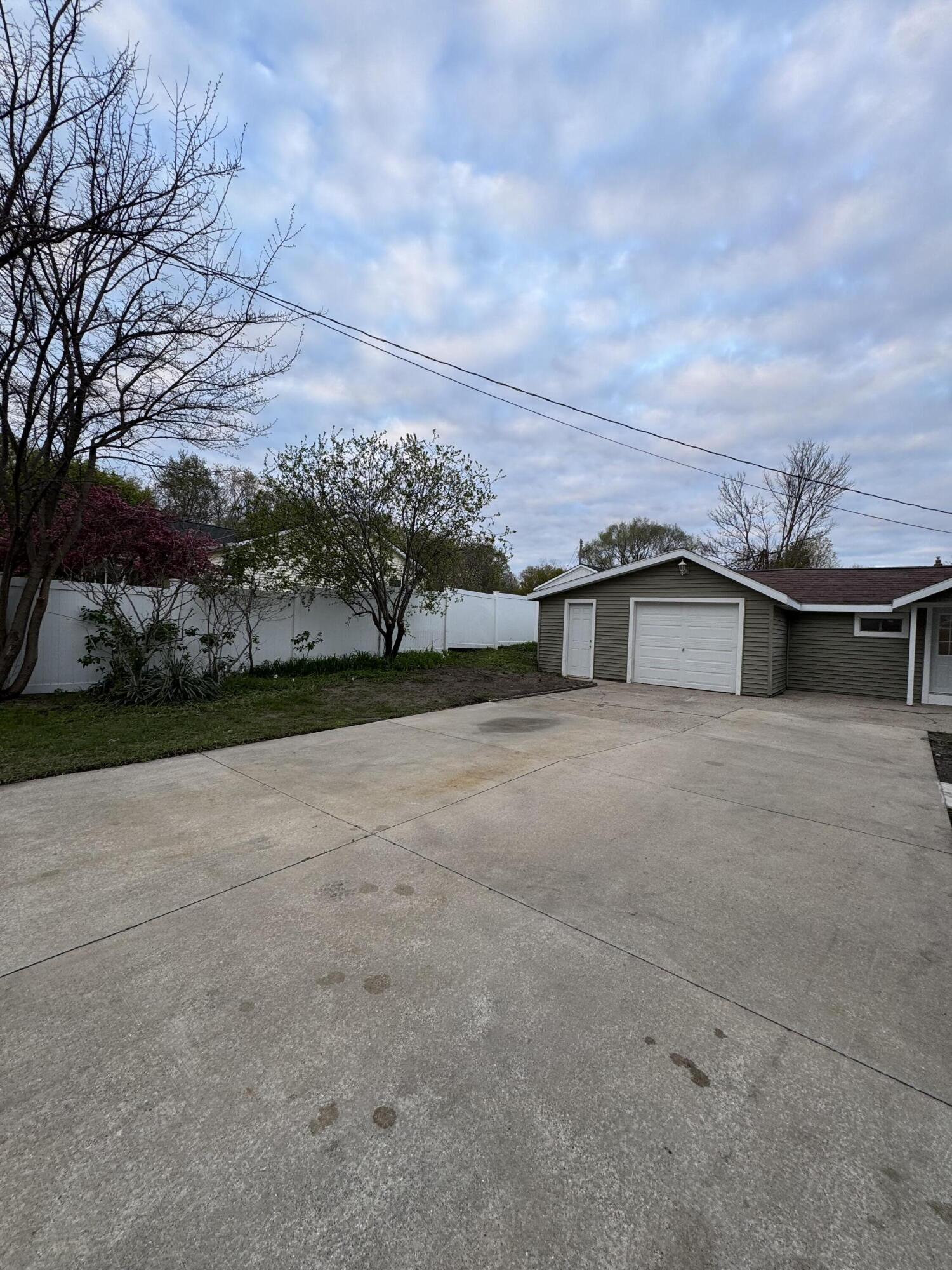 103 E Savidge Street