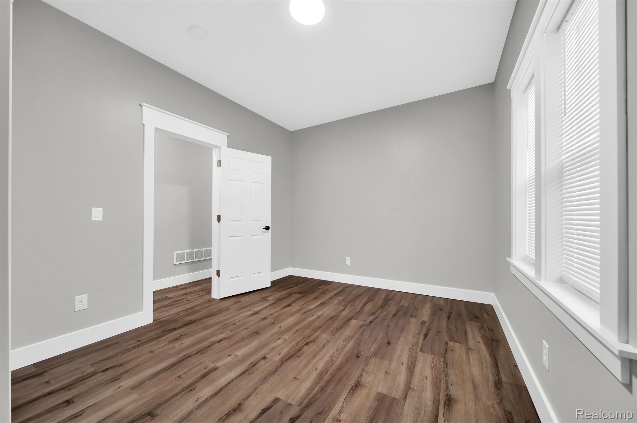 Detroit City, Michigan 48206, United States, 4 Bedrooms Bedrooms, ,2 BathroomsBathrooms,Residential,Active,181762