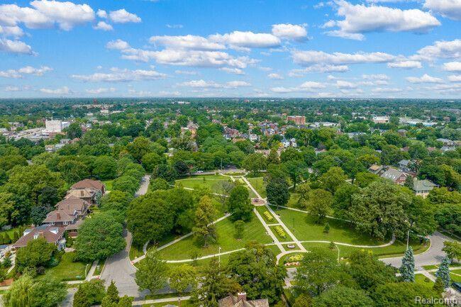 Detroit City, Michigan 48206, United States, 4 Bedrooms Bedrooms, ,2 BathroomsBathrooms,Residential,Active,181762