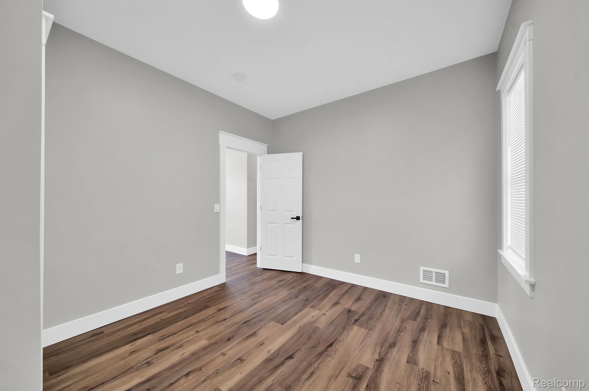 Detroit City, Michigan 48206, United States, 4 Bedrooms Bedrooms, ,2 BathroomsBathrooms,Residential,Active,181762