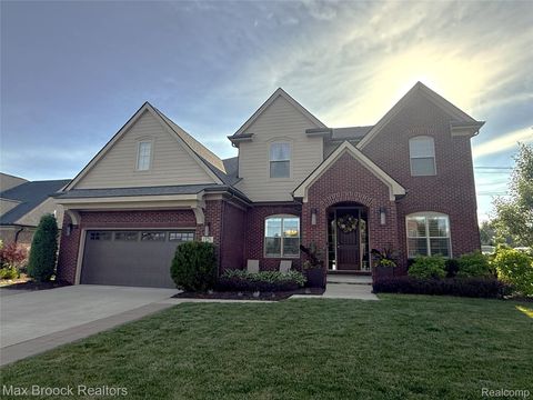 Photo of 1126 Queensboro Drive, Rochester Hills City, MI 48307 (MLS # 20261044027)