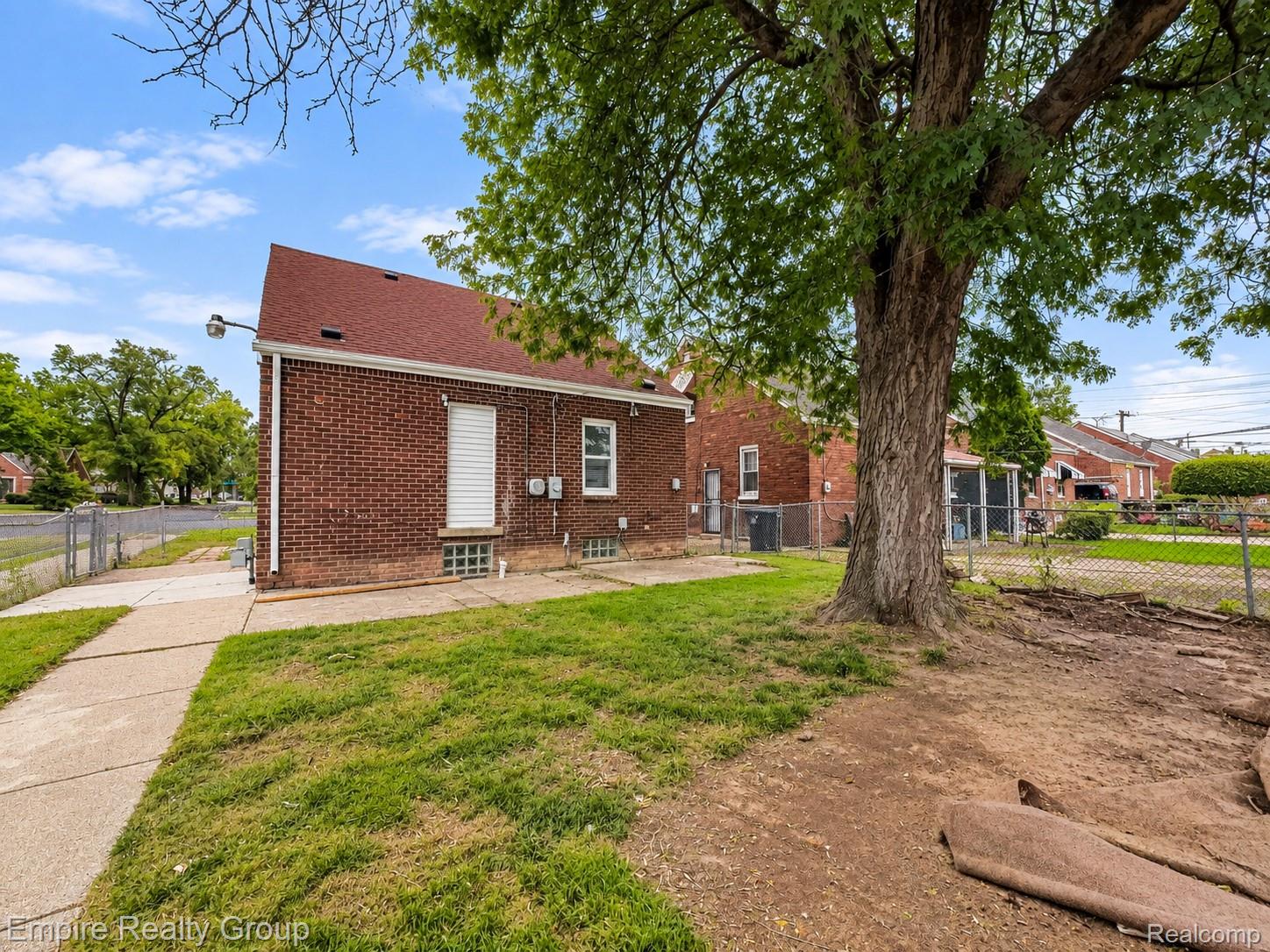 3167 E Outer Drive