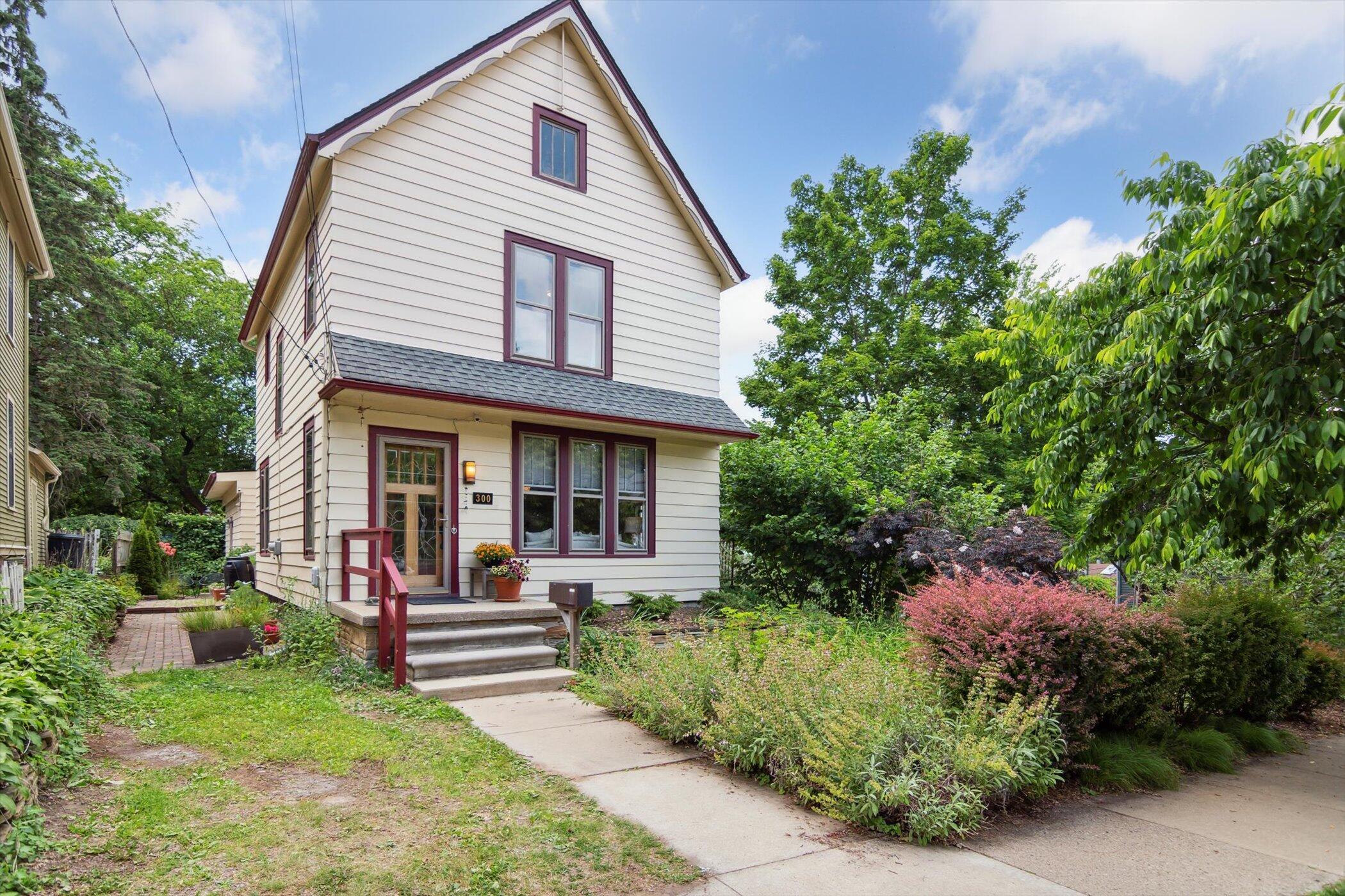 300 3rd Street