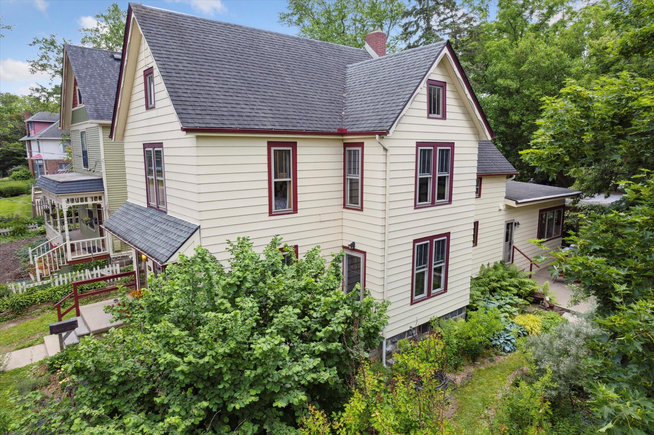 300 3rd Street