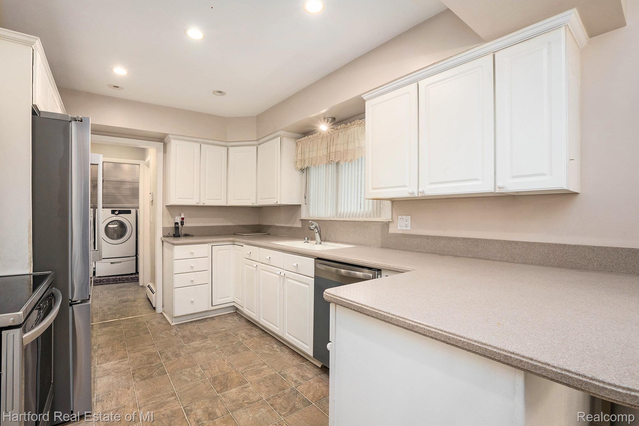 25345 Lyncastle Street