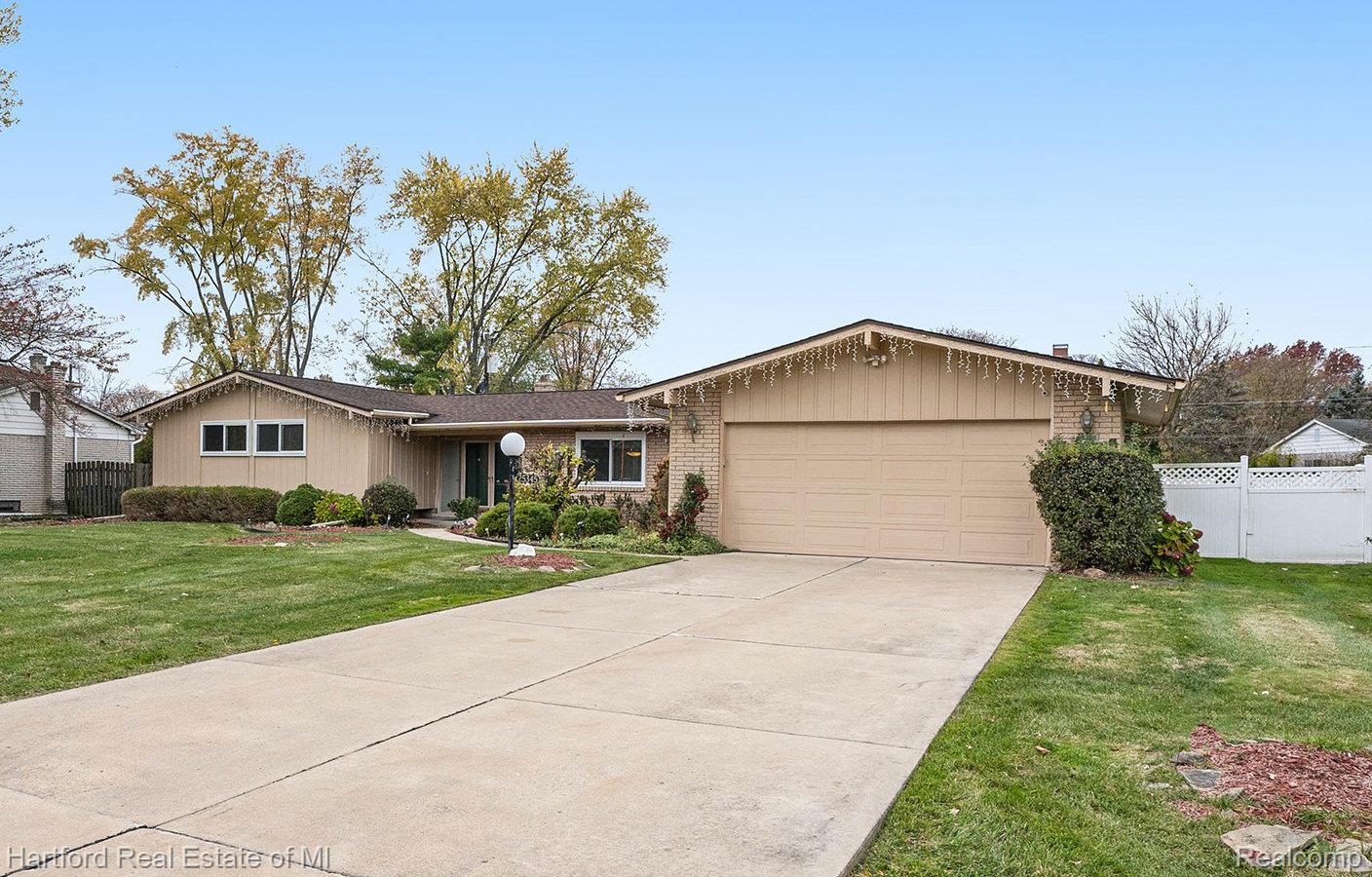 25345 Lyncastle Street