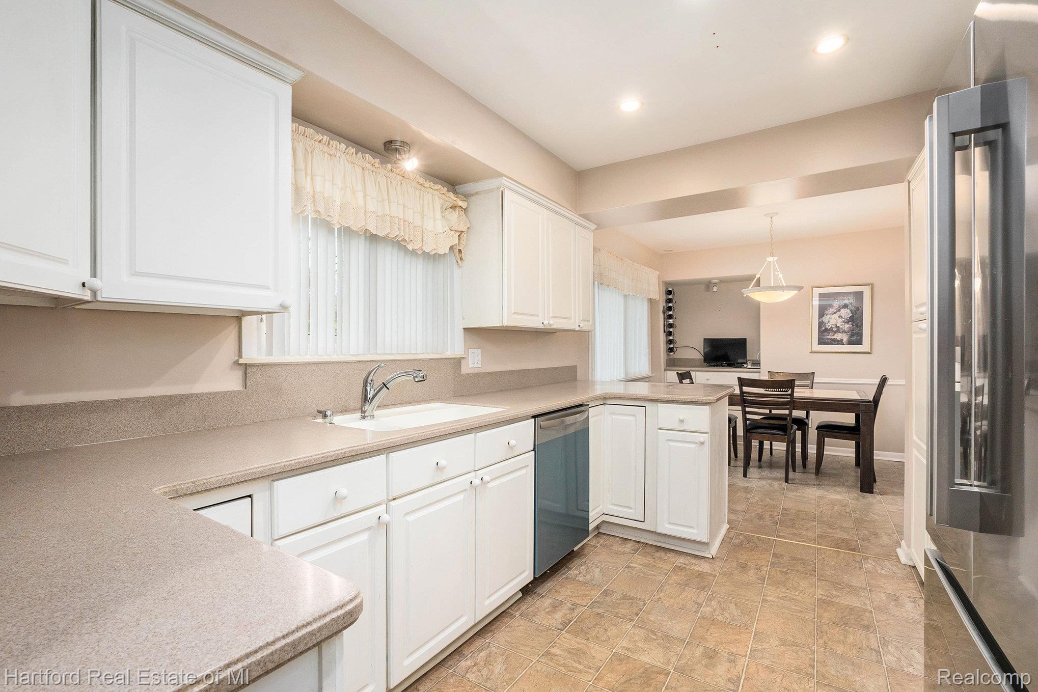 25345 Lyncastle Street