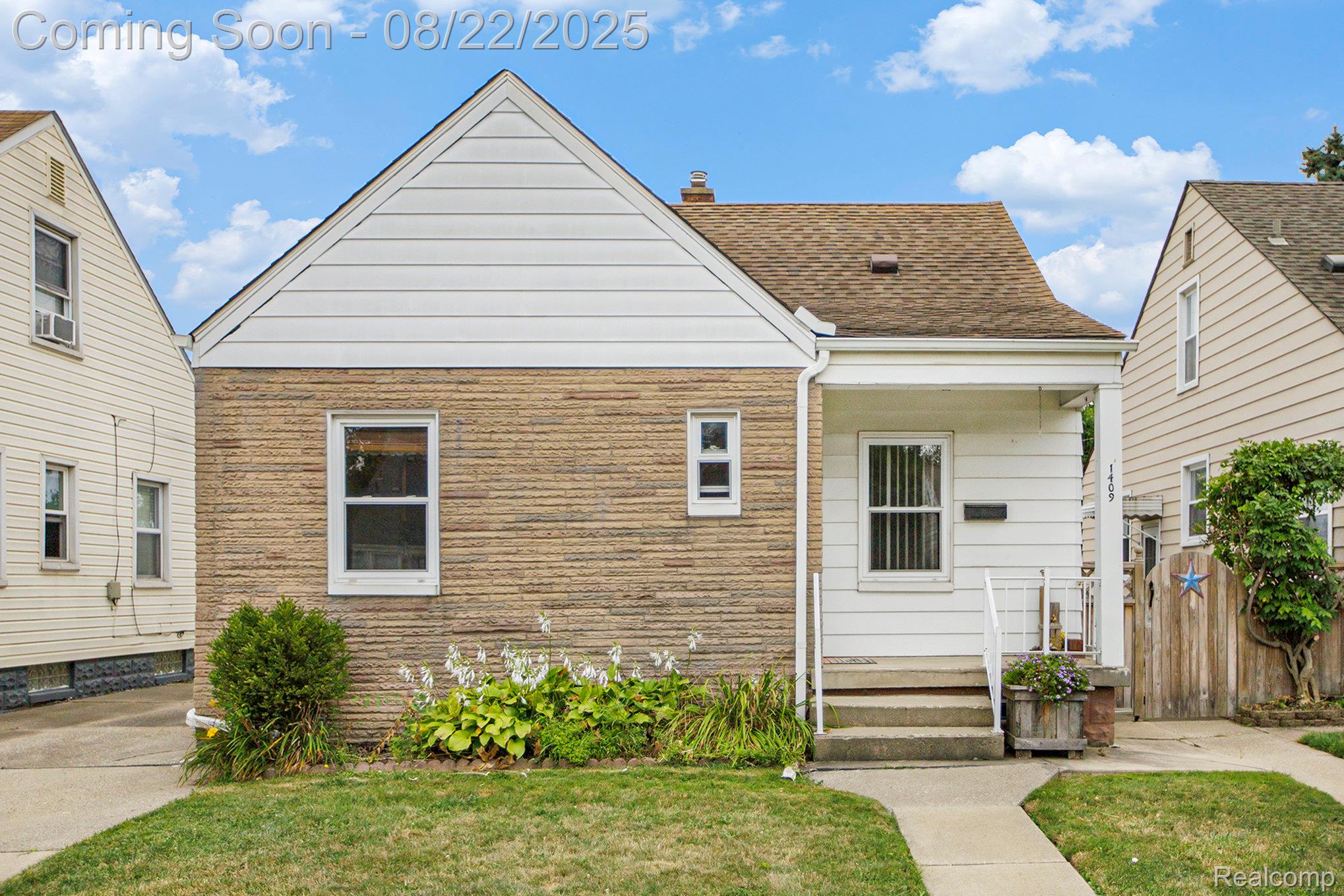 Lincoln Park City, Michigan 48146, United States, 3 Bedrooms Bedrooms, ,1 BathroomBathrooms,Residential,Pending,195379