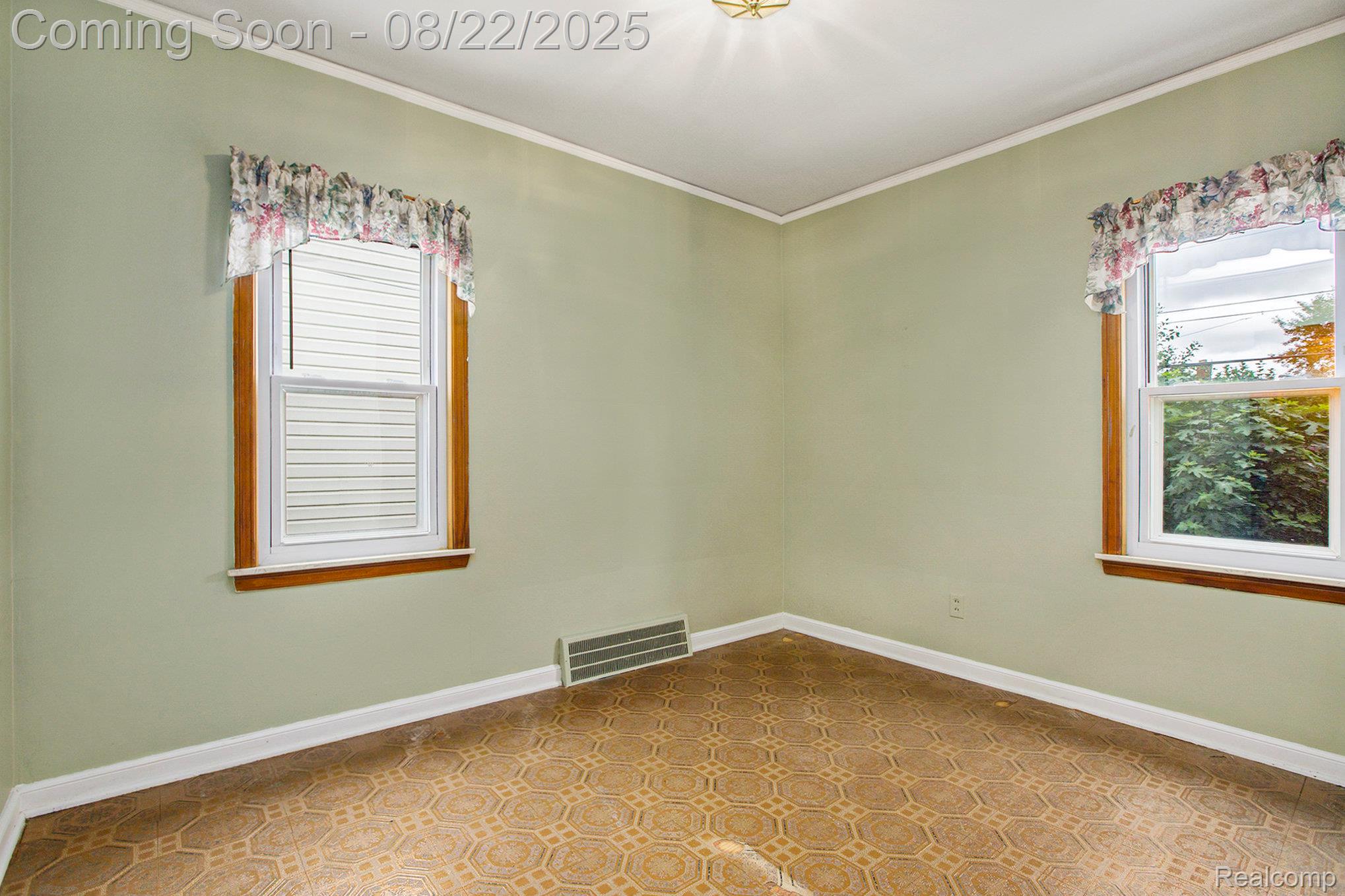 Lincoln Park City, Michigan 48146, United States, 3 Bedrooms Bedrooms, ,1 BathroomBathrooms,Residential,Pending,195379