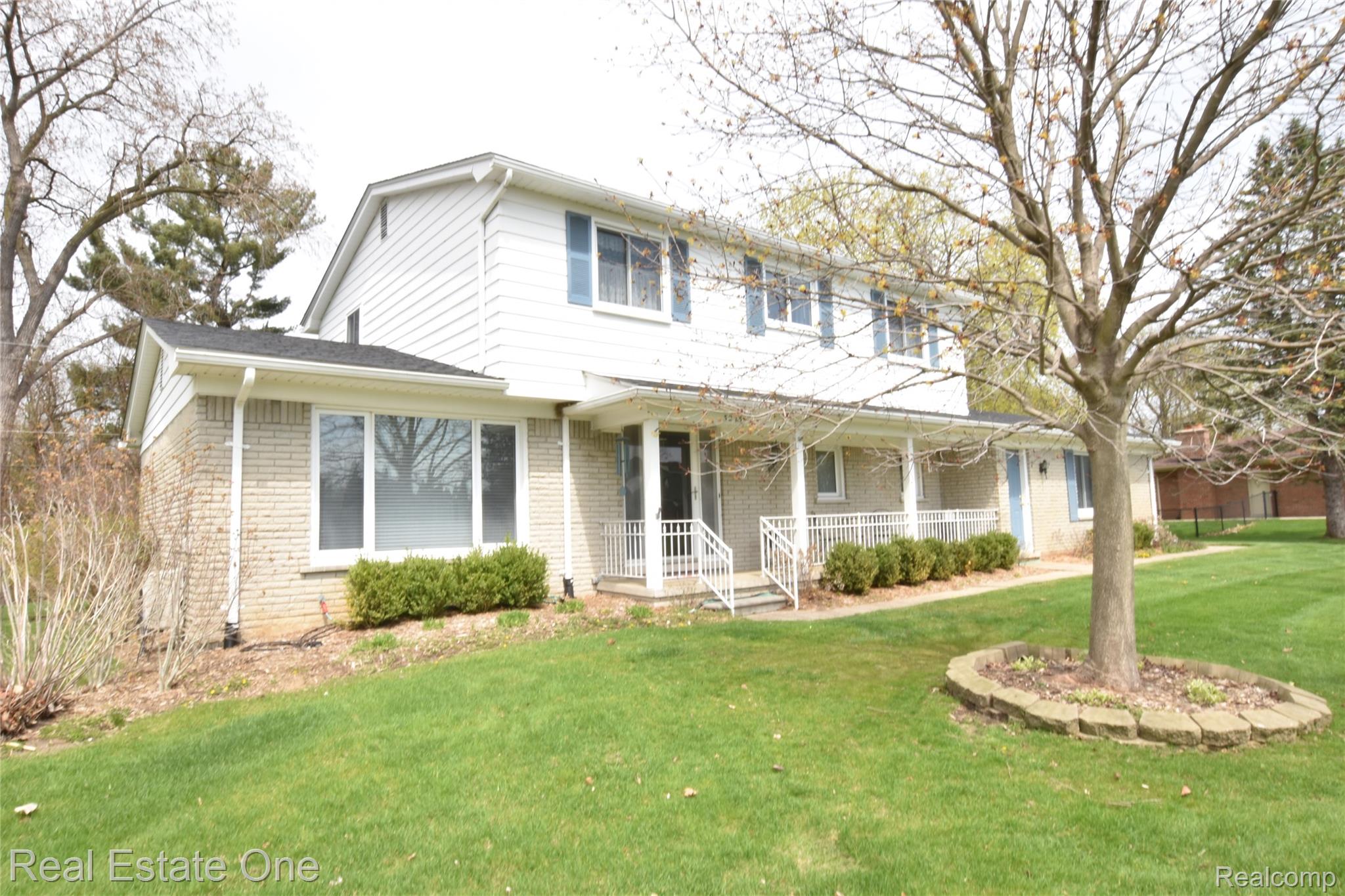 3275 Golfhill Drive