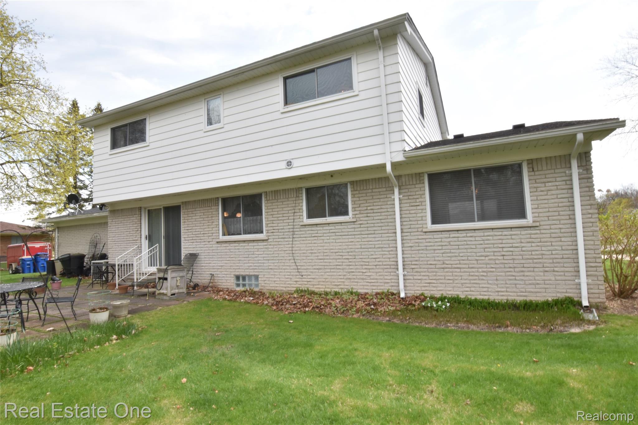 3275 Golfhill Drive