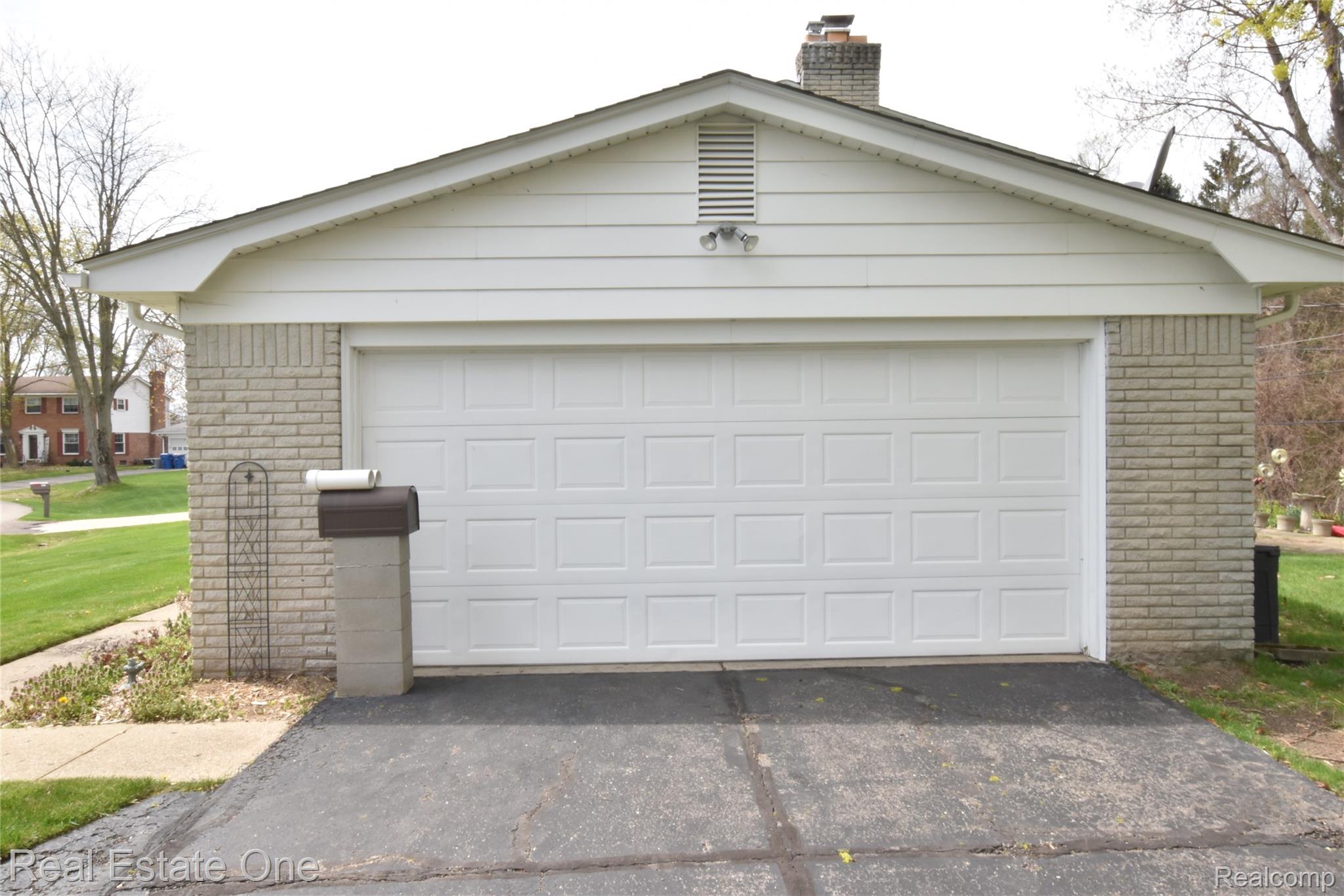 3275 Golfhill Drive