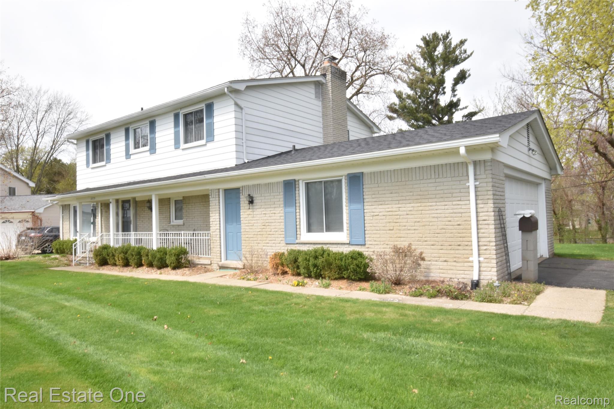 3275 Golfhill Drive