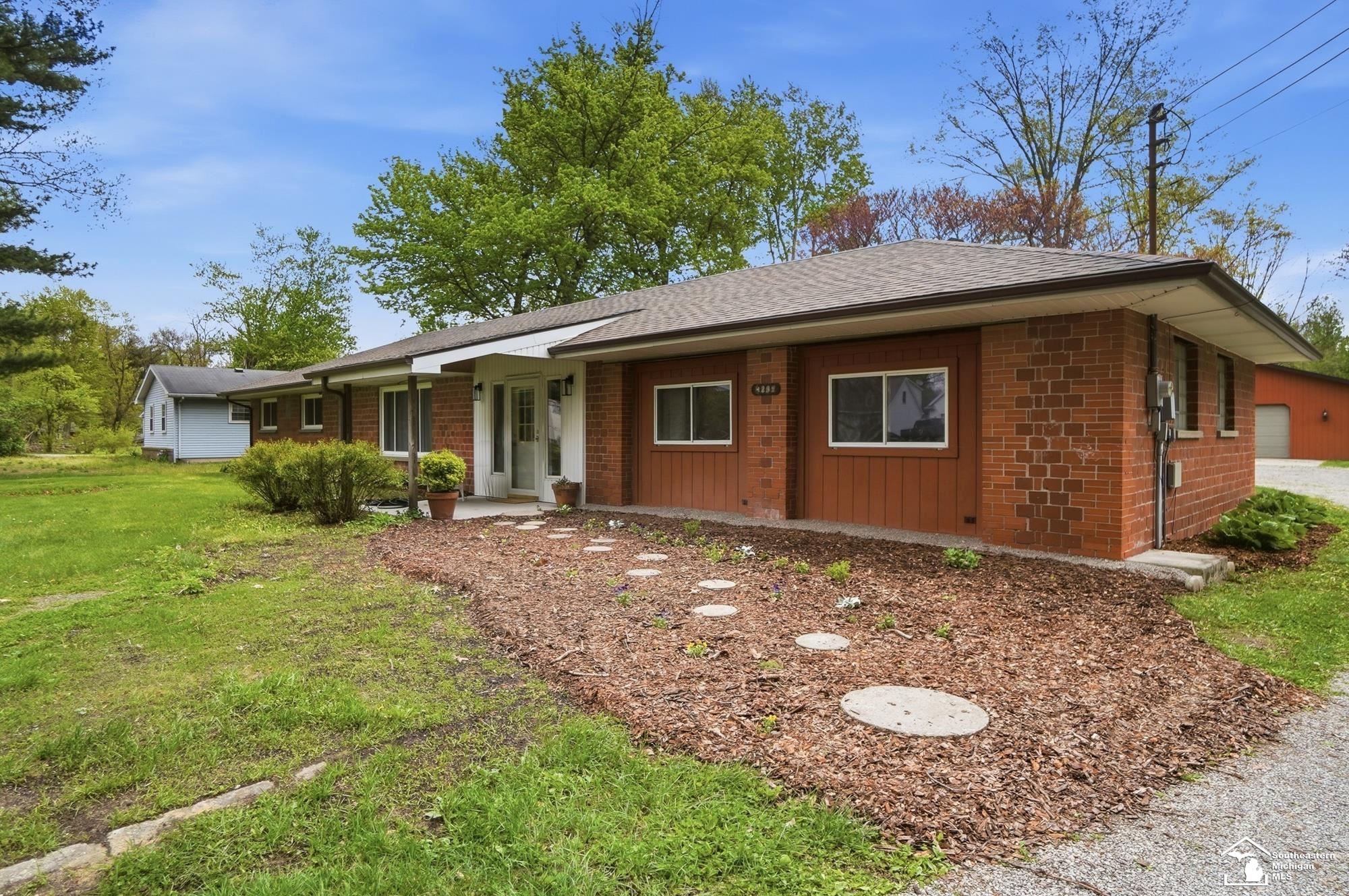 4289 W Erie Road