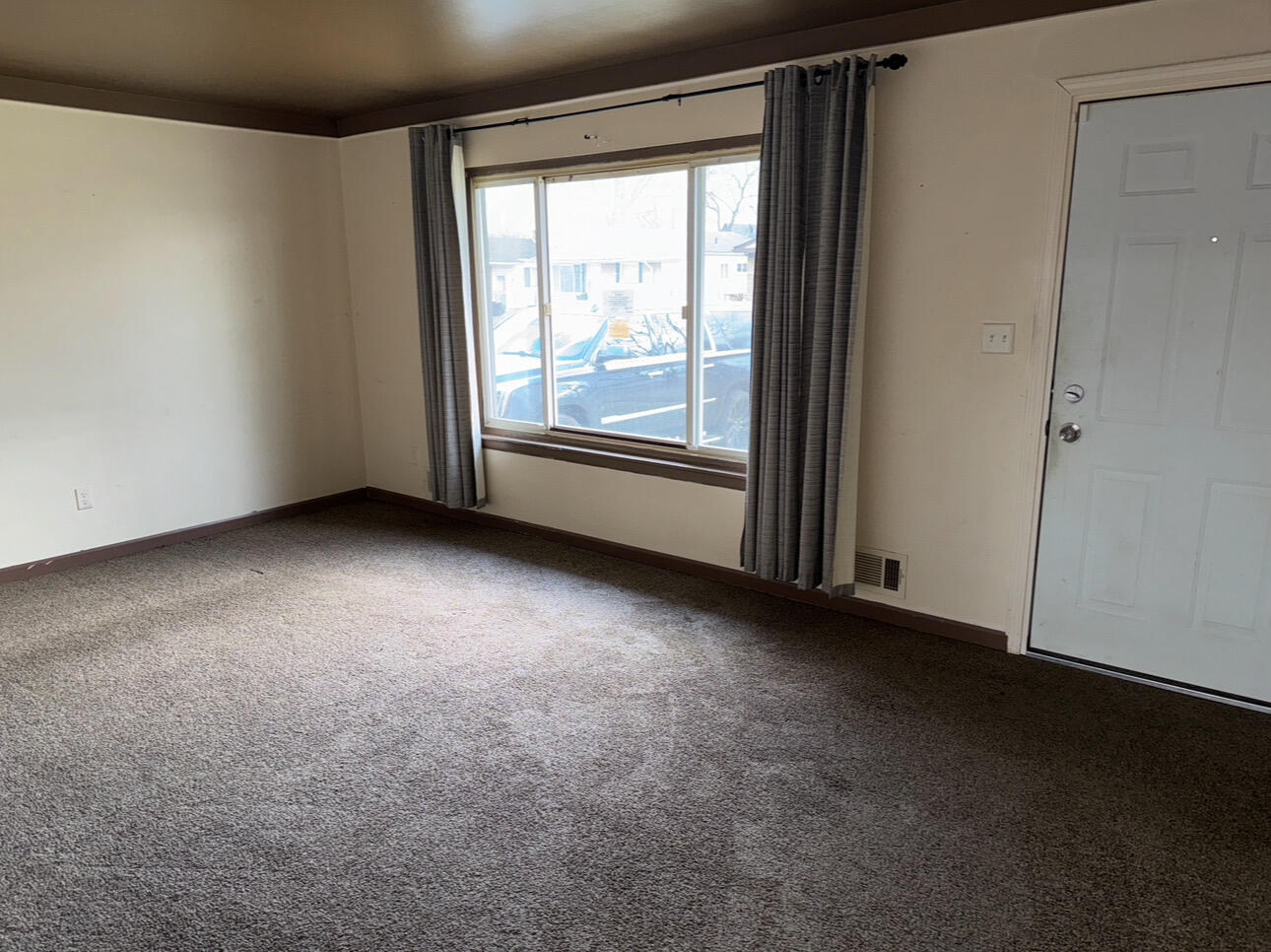 13467 Charlotte Avenue