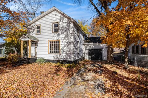 407 E Elizabeth Street Fenton City MI 48430