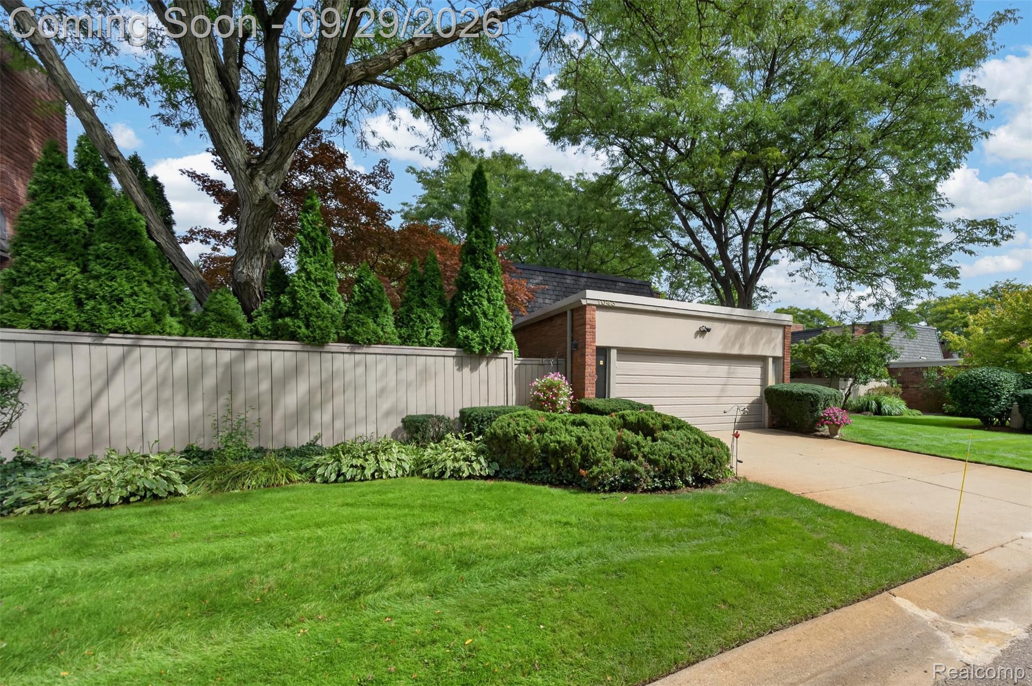 1043 Stratford Lane