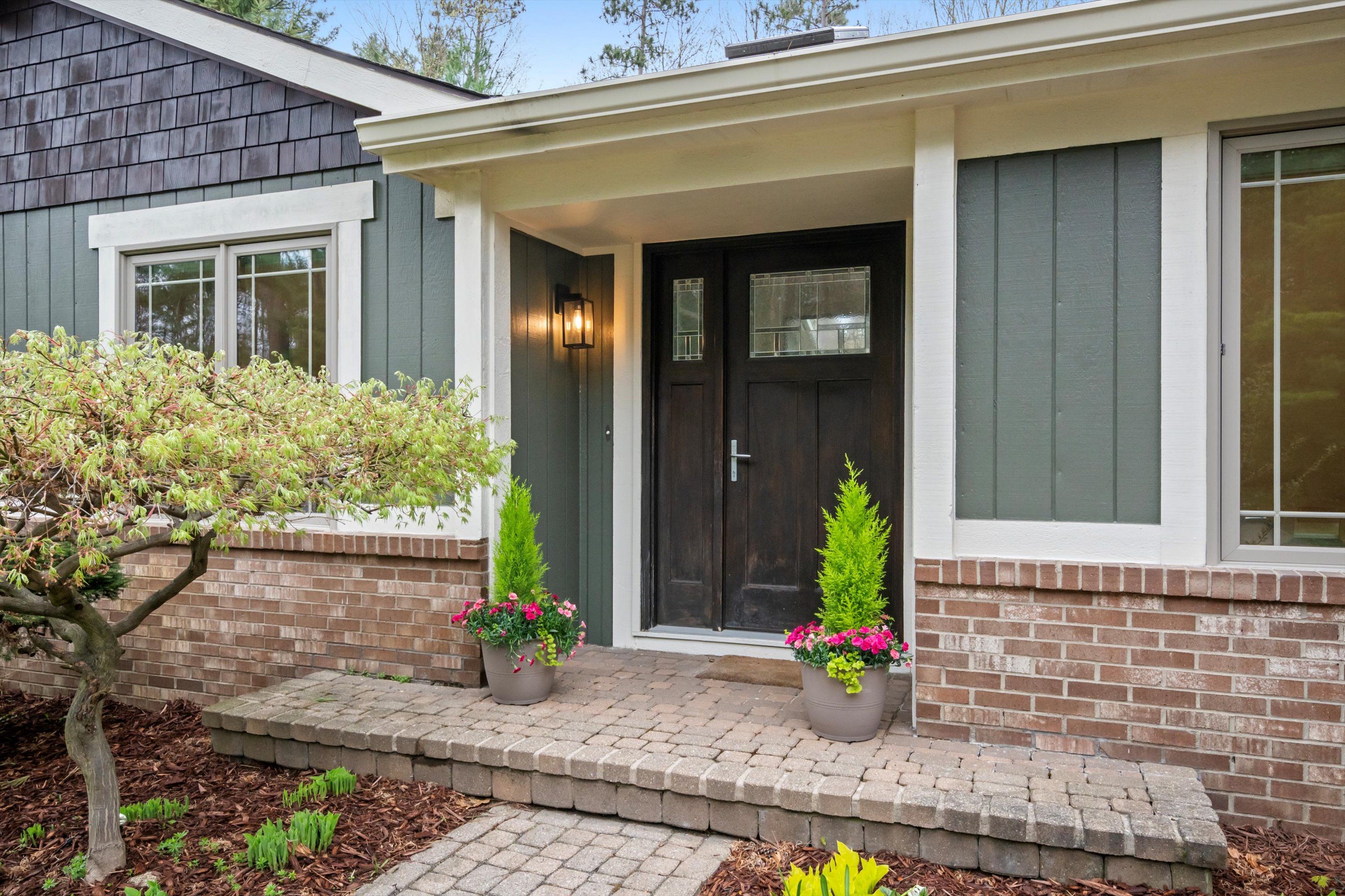 4049 PINESTEAD Drive