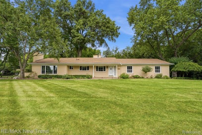 1043 Westview Road Bloomfield Hills City MI 48304