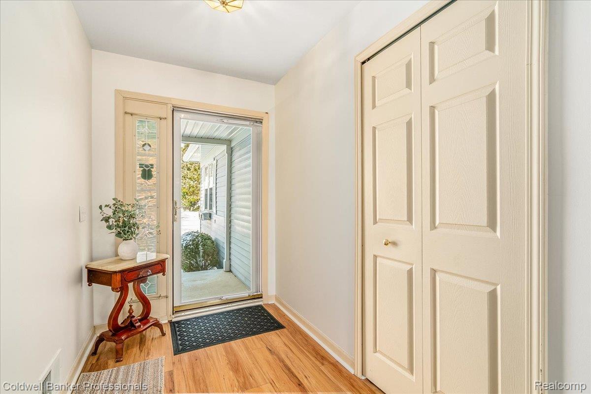 7984 Lake Crest Drive