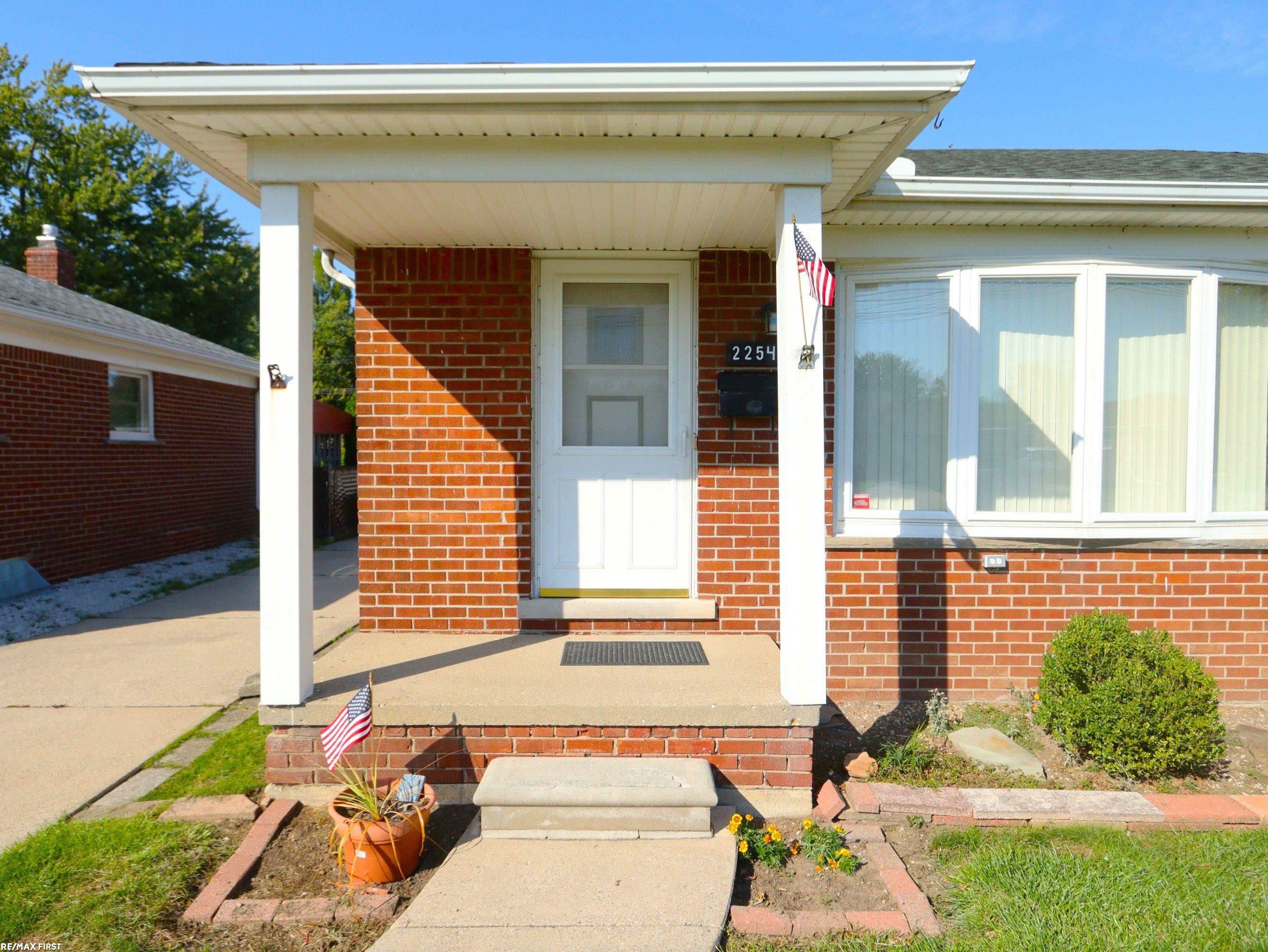 22549 Shorewood Drive