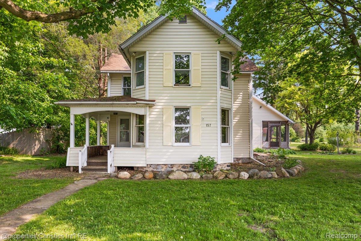 157 E Elmwood