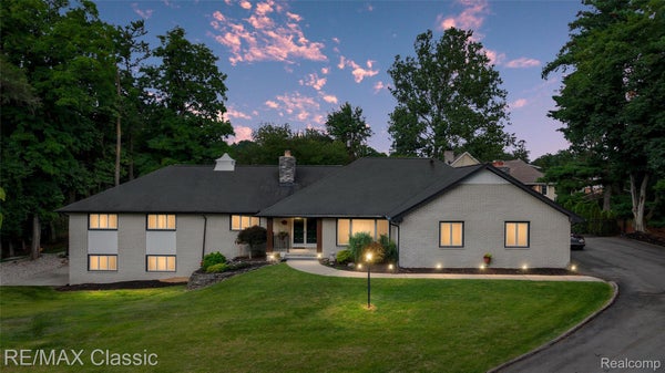 7048 LINDENMERE DR, BLOOMFIELD HILLS, MI 48301 - Image c9a39bc438e50d4a182328a08fc71d2f/1203070357