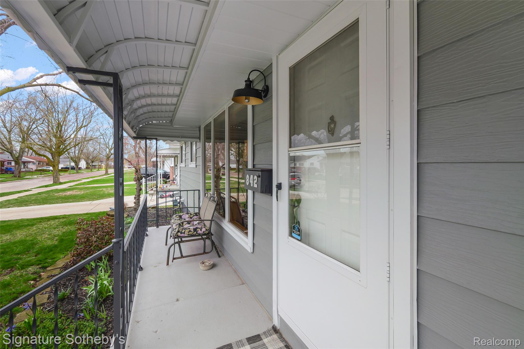 842 Schuman Street