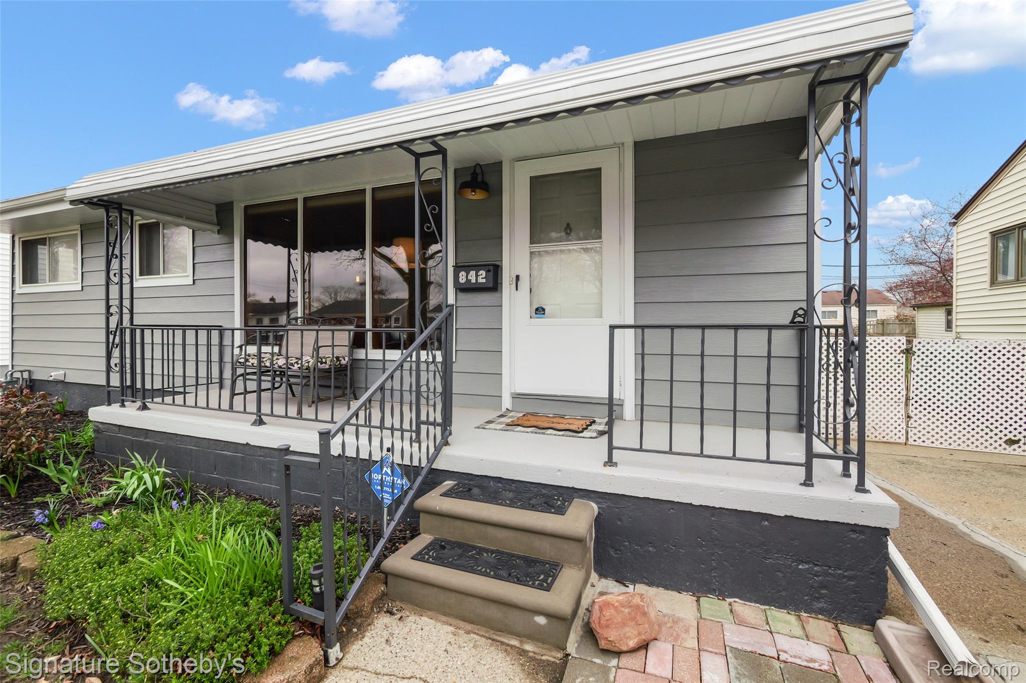 842 Schuman Street