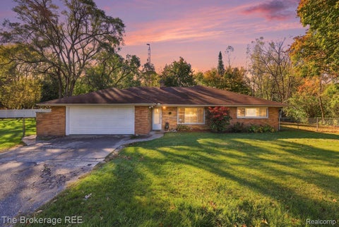Tiny photo for 2336 Maple Road, Grand Blanc Charter Township, MI 48507 (MLS # 20261085269)