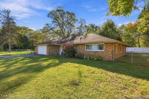 Tiny photo for 2336 Maple Road, Grand Blanc Charter Township, MI 48507 (MLS # 20261085269)