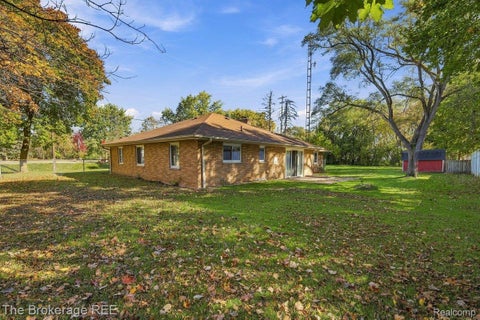 Tiny photo for 2336 Maple Road, Grand Blanc Charter Township, MI 48507 (MLS # 20261085269)