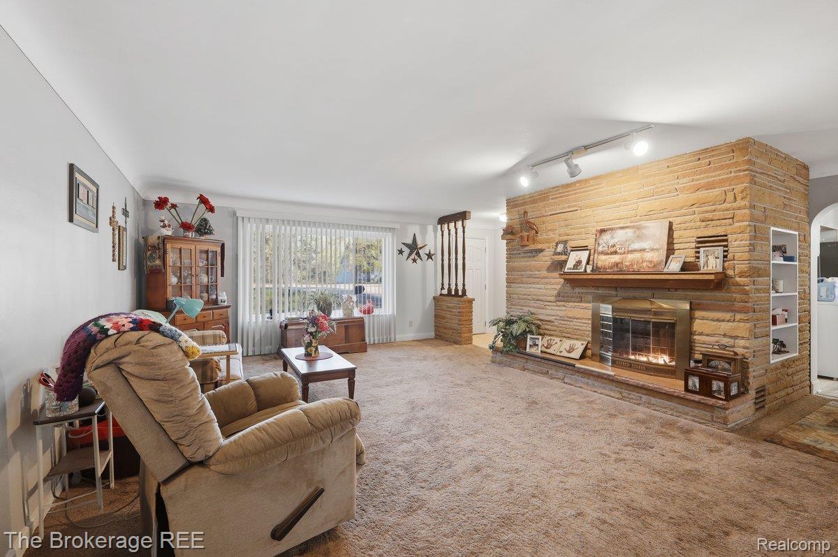2336 Maple Road