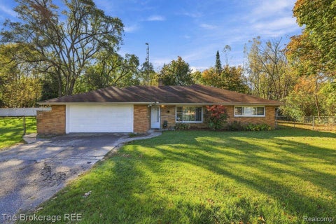 Photo of 2336 Maple Road, Grand Blanc Charter Township, MI 48507 (MLS # 20261085269)
